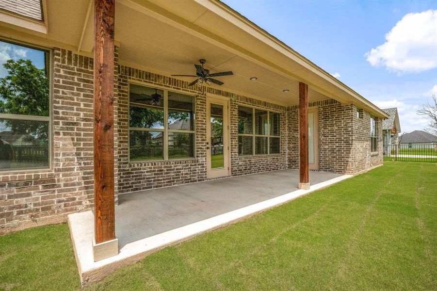 Exterior details and patio area of a home in Pecan Plantation, Granbury (Image 4).