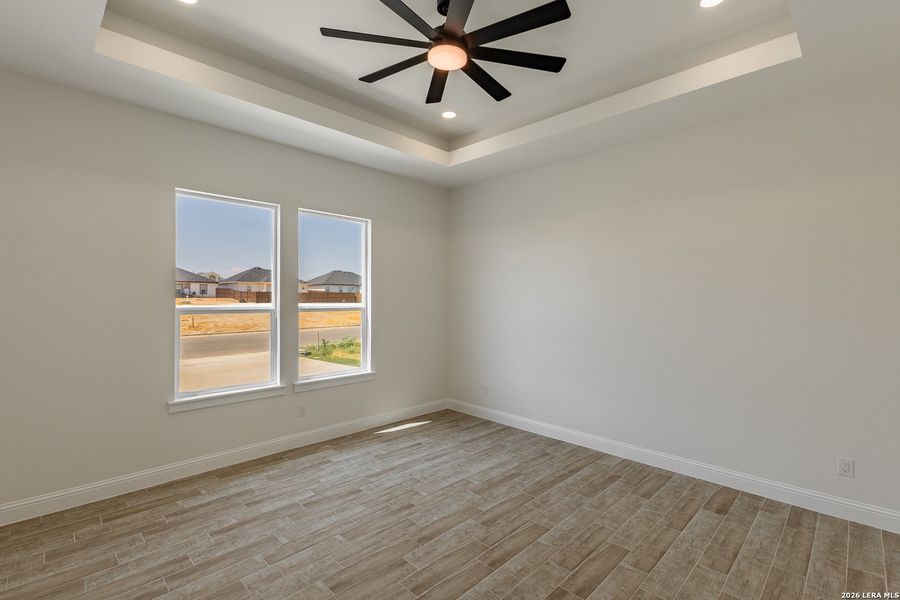 Spacious, unfurnished interior of a new home in , Eagle Pass (Image 27).