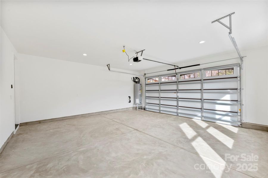 Spacious, unfurnished interior of a new home in , Belmont (Image 35).
