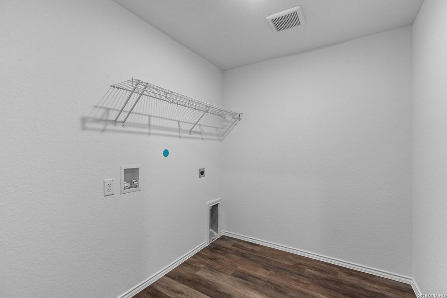 Spacious, unfurnished interior of a new home in , San Antonio (Image 25).