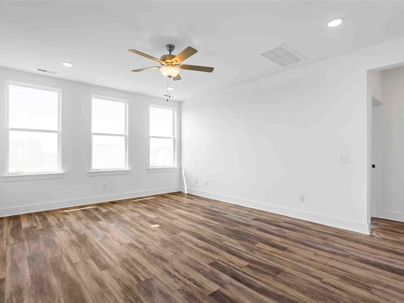 Spacious, unfurnished interior of a new home in Heartland, Heartland (Image 22).