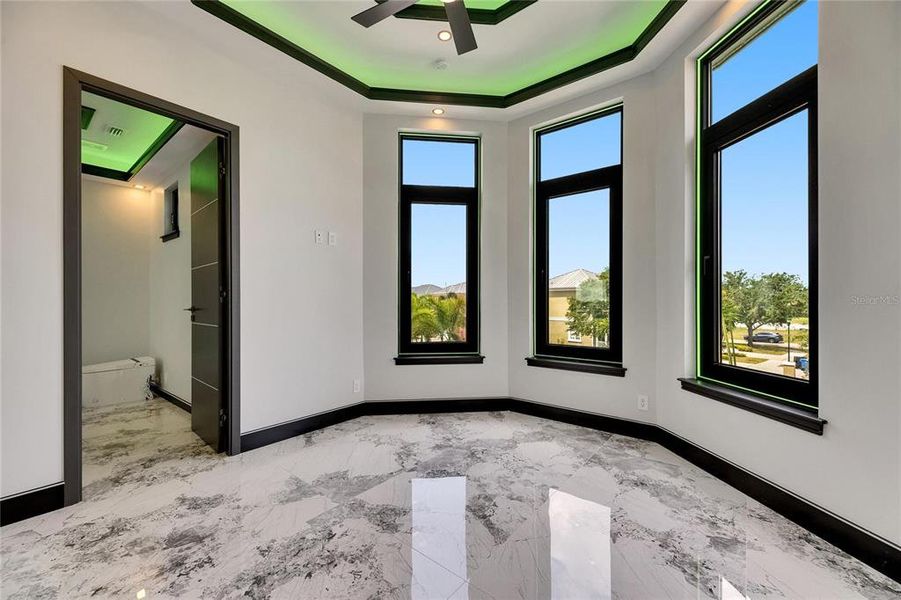 Spacious, unfurnished interior of a new home in , Apollo Beach (Image 78).