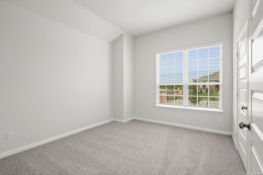 Spacious, unfurnished interior of a new home in Cinco Lakes, San Antonio (Image 24).
