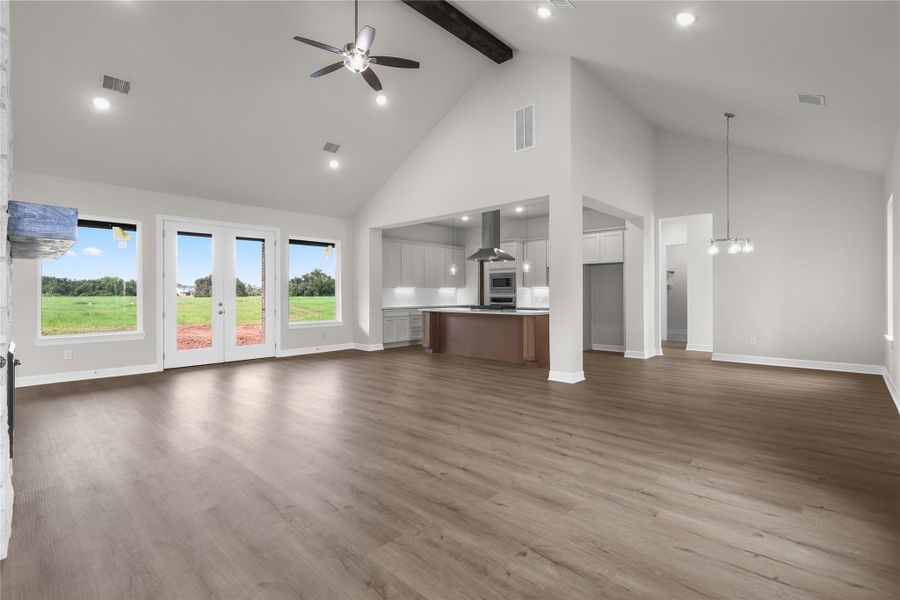 Spacious, unfurnished interior of a new home in , Angleton (Image 9).