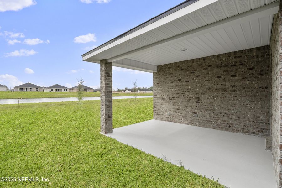 Exterior details and patio area of a home in Shadow Crest at Rolling Hills, Green Cove Springs (Image 17).