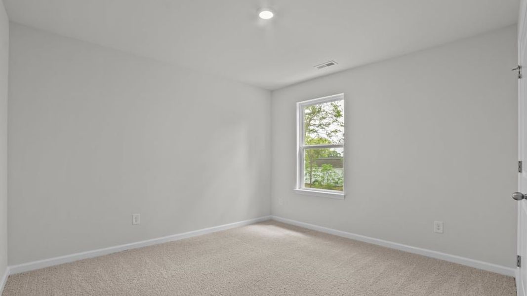 Spacious, unfurnished interior of a new home in Blair Ridge, La Grange (Image 31).