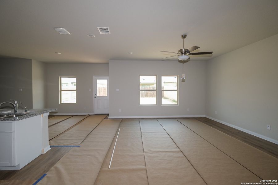 Spacious, unfurnished interior of a new home in Blue Ridge Ranch, San Antonio (Image 15). Spacious, unfurnished interior of a new home in Blue Ridge Ranch, San Antonio (Image 15).