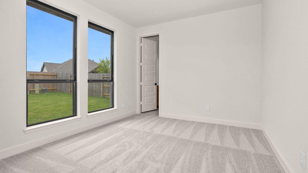 Spacious, unfurnished interior of a new home in Valencia, Manvel (Image 11).