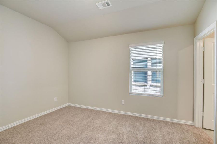 Spacious, unfurnished interior of a new home in Stratton Place, Greenville (Image 17).