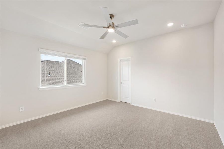 Spacious, unfurnished interior of a new home in Sunrise at Garden Valley 60-79, Waxahachie (Image 21). Spacious, unfurnished interior of a new home in Sunrise at Garden Valley 60-79, Waxahachie (Image 21).