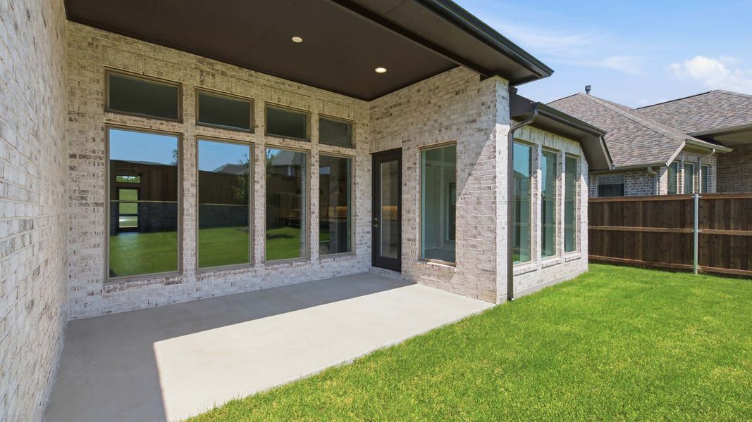 Exterior details and patio area of a home in Hillstead, Lavon (Image 4).