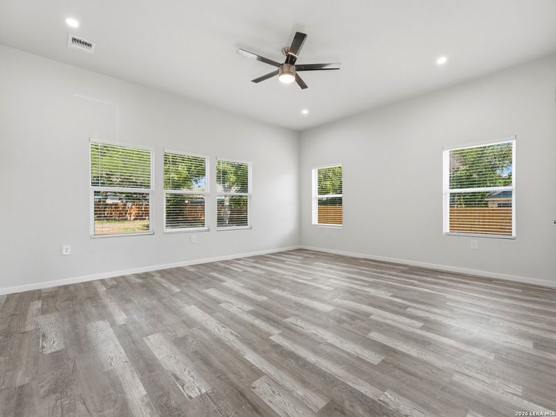 Spacious, unfurnished interior of a new home in , San Antonio (Image 21).