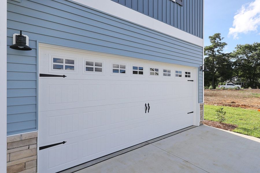 Exterior details and patio area of a home in Garden Grove, Conway (Image 3).