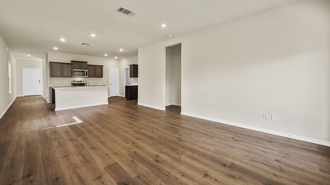 Spacious, unfurnished interior of a new home in Northspur, Terrell (Image 16).