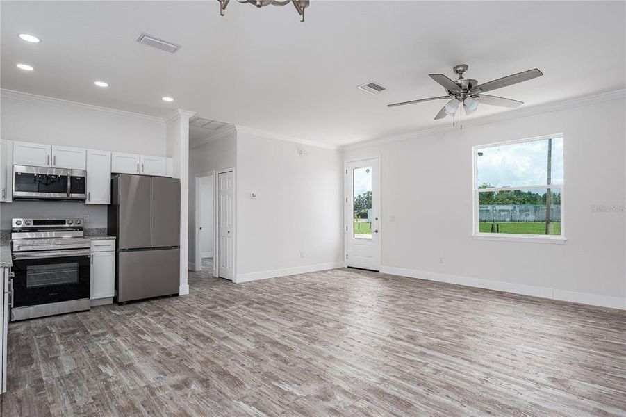 Spacious, unfurnished interior of a new home in , Palmetto (Image 13).