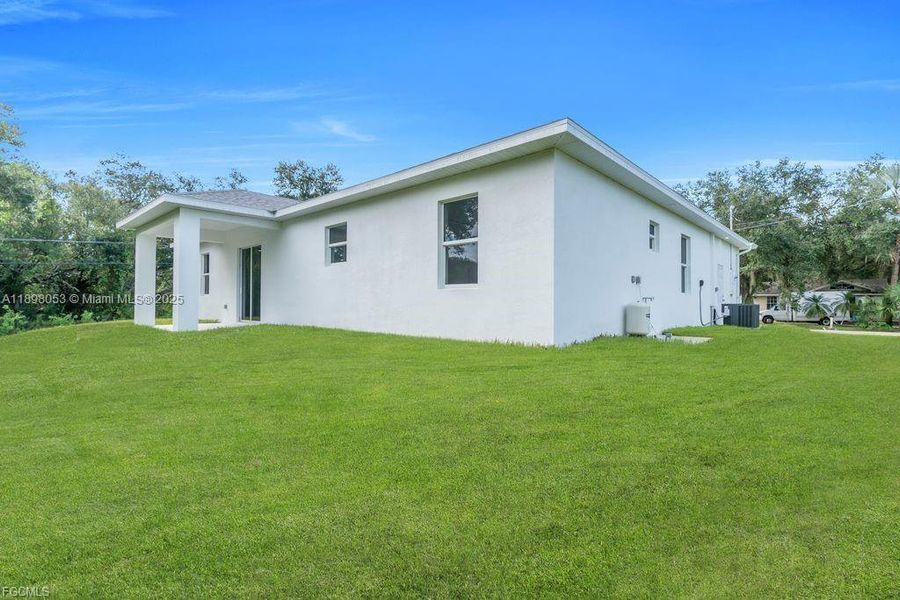 Exterior details and patio area of a home in , Lehigh Acres (Image 1).