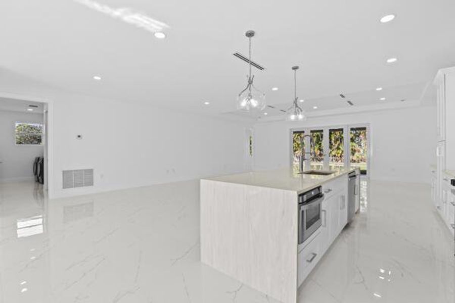 Spacious, unfurnished interior of a new home in , Loxahatchee (Image 52).