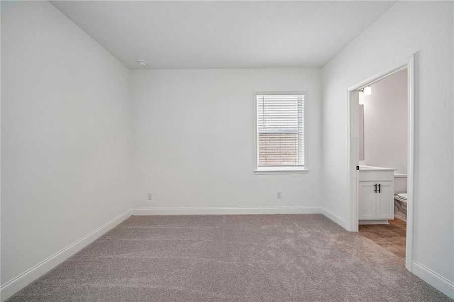 Spacious, unfurnished interior of a new home in Auburn Glen, Dacula (Image 27).