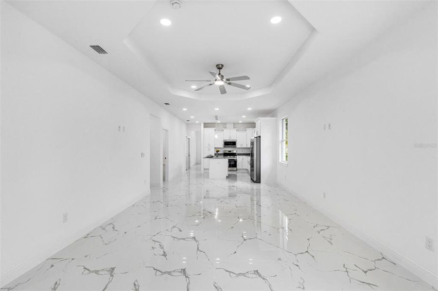 Spacious, unfurnished interior of a new home in , Tampa (Image 25).