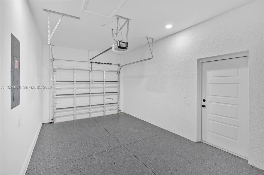 Spacious, unfurnished interior of a new home in , Punta Gorda (Image 18).