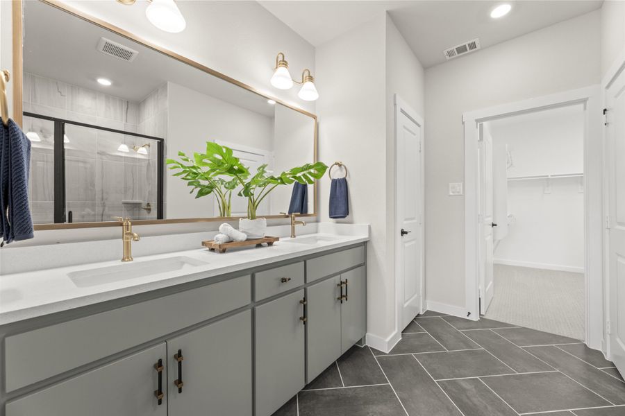 Furnished interior view inside a new home in Cottonwood Creek, Rowlett (Image 17).