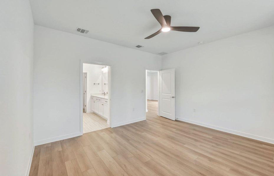 Spacious, unfurnished interior of a new home in Sun City Texas, Georgetown (Image 16).
