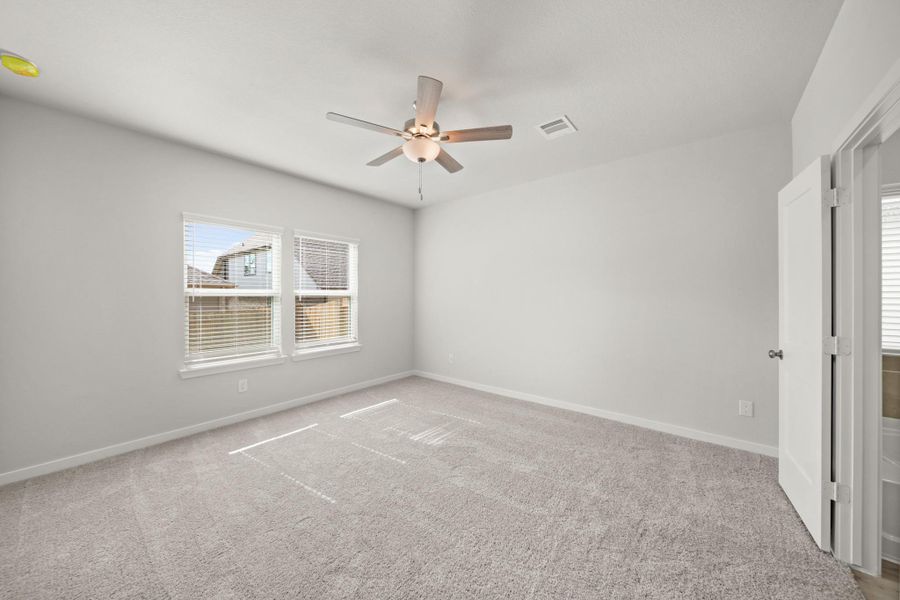 Spacious, unfurnished interior of a new home in Lexington Heights, Willis (Image 12).