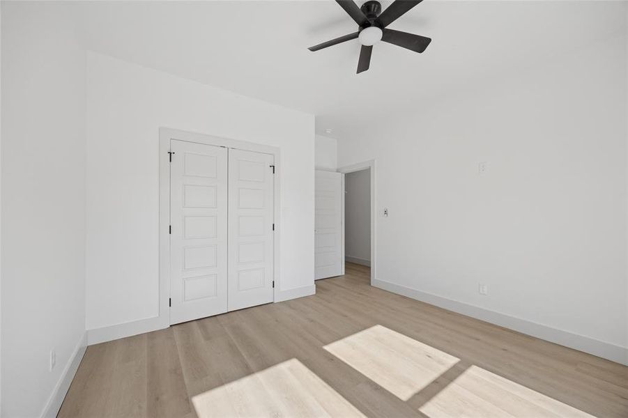 Spacious, unfurnished interior of a new home in , Sherman (Image 18).