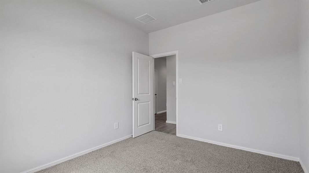 Spacious, unfurnished interior of a new home in Saratoga, Granbury (Image 21).
