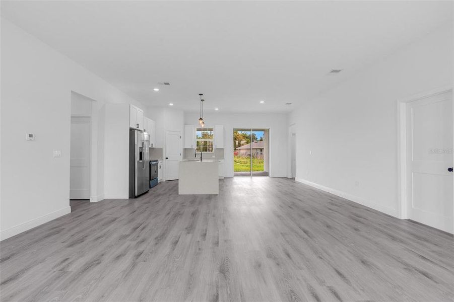 Spacious, unfurnished interior of a new home in , Ocala (Image 17).