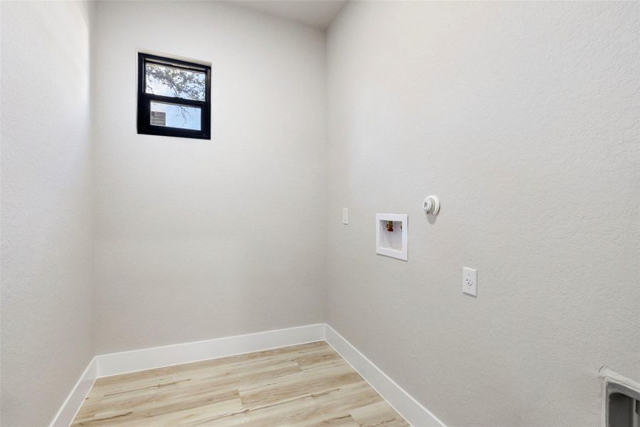 Please note: Photos shown are not of the actual homes but are of the same floorplan. Finishes and features may vary. Please note: Photos shown are not of the actual homes but are of the same floorplan. Finishes and features may vary.