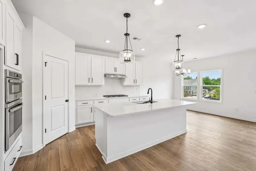 Representative Photo: Kitchen featuring Harmony Collection Finishes Representative Photo: Kitchen featuring Harmony Collection Finishes