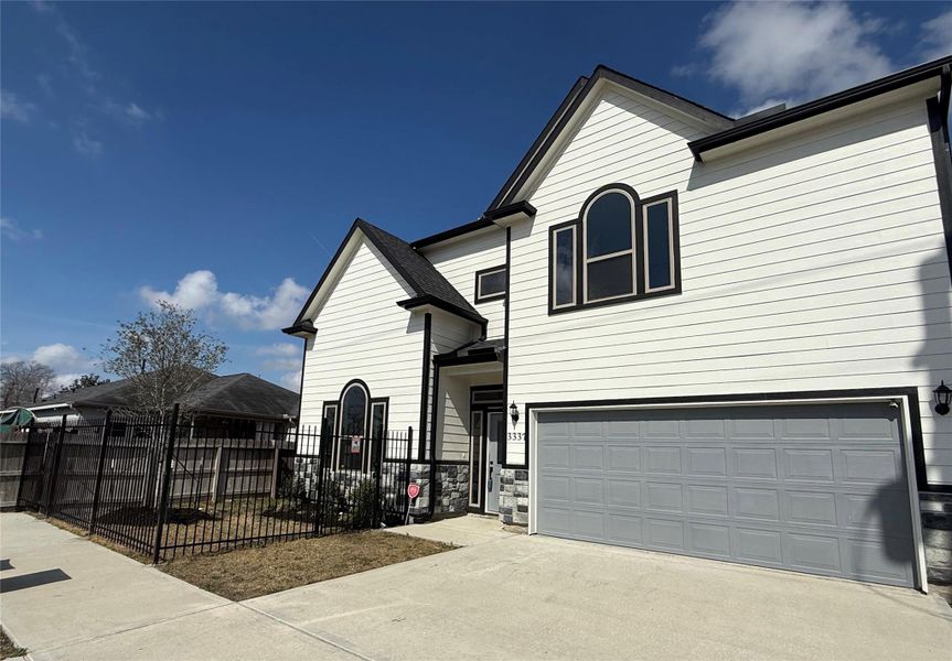 Front exterior of a new home in , Houston, TX, highlighting curb appeal (Image 17).