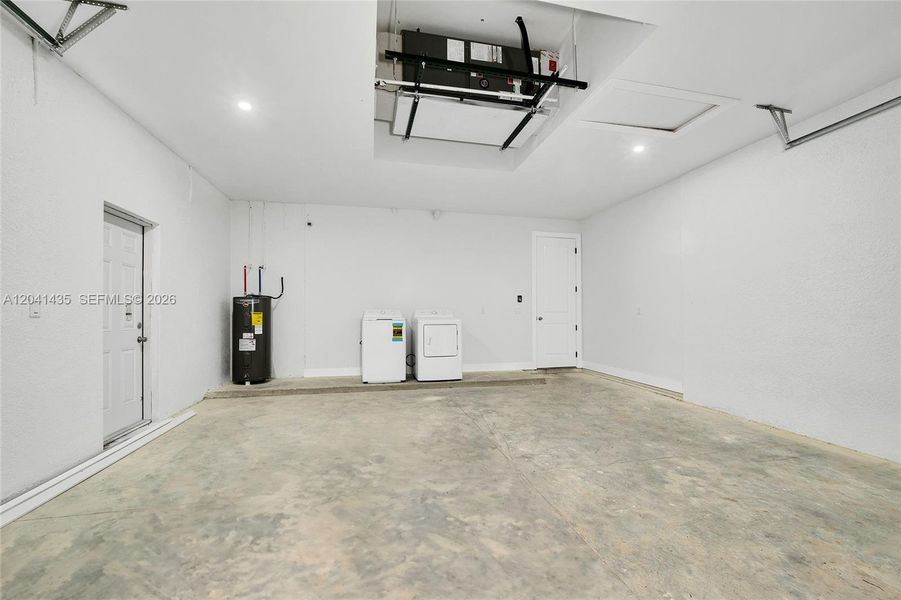 Spacious, unfurnished interior of a new home in , Lehigh Acres (Image 16).