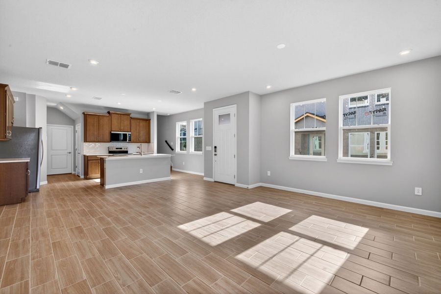 Spacious, unfurnished interior of a new home in Crosswind Ranch, Parrish (Image 10).