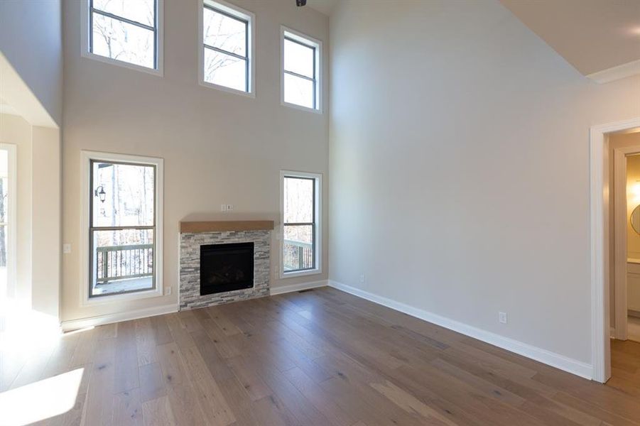 Spacious, unfurnished interior of a new home in Bellmoore Park, Johns Creek (Image 30).