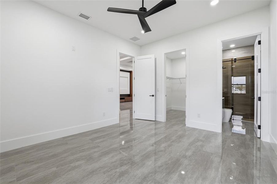 Spacious, unfurnished interior of a new home in , Tampa (Image 86).