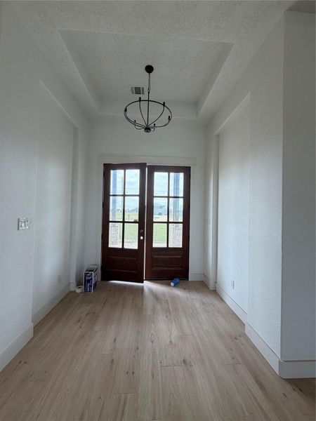 Spacious, unfurnished interior of a new home in , Angleton (Image 10).