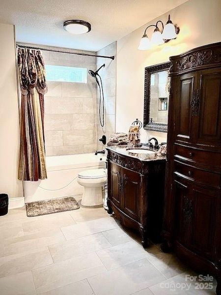 Furnished interior view inside a new home in , Waynesville (Image 13).