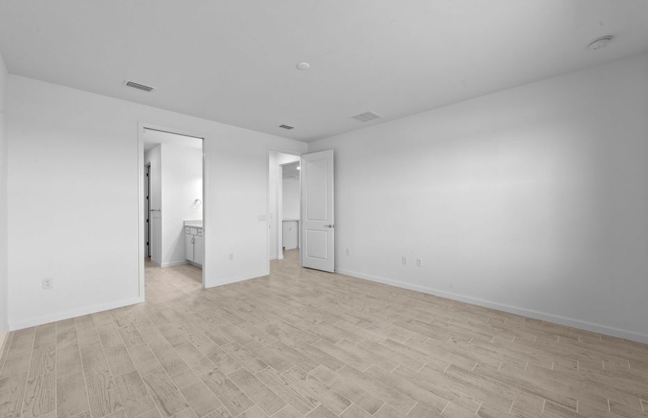 Spacious, unfurnished interior of a new home in Del Webb Naples, Immokalee (Image 36).