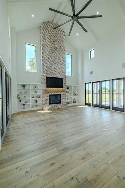 Spacious, unfurnished interior of a new home in , Lithia (Image 48).
