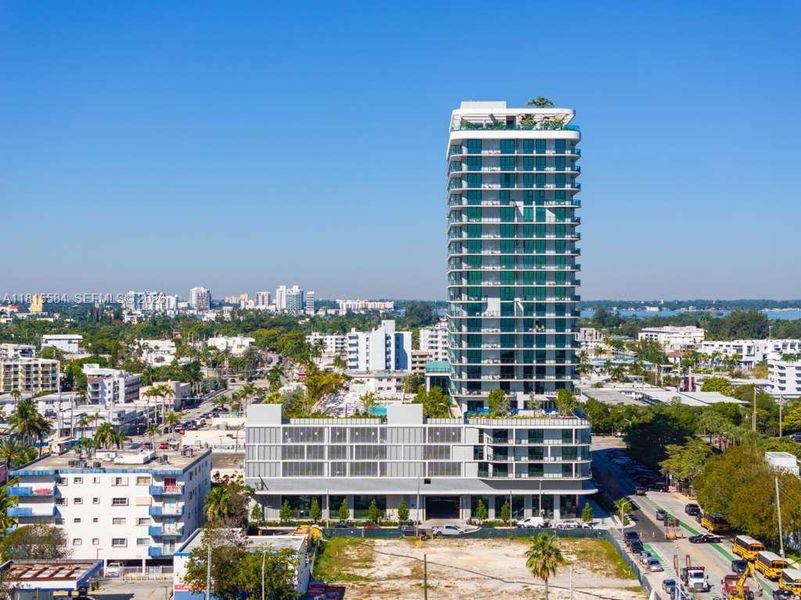 Condo located in Miami, FL showcasing its design and architecture (Image 26).
