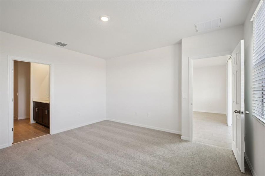 Spacious, unfurnished interior of a new home in , Lake Alfred (Image 16).