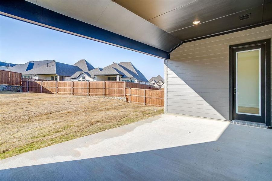 Exterior details and patio area of a home in Talon Hills, Fort Worth (Image 24).