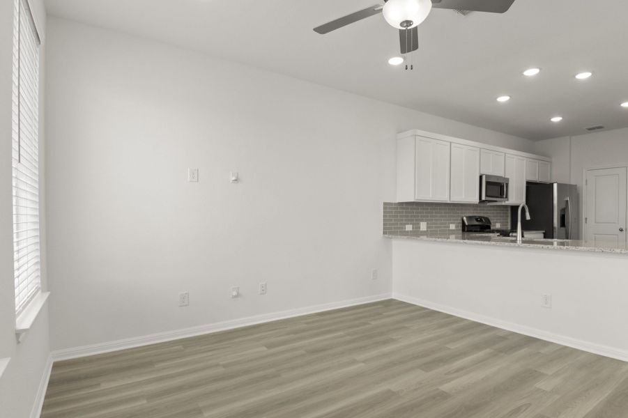 Spacious, unfurnished interior of a new home in Trace, San Marcos (Image 23).