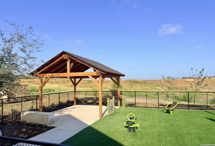 Community amenities in Bollinger, Maxwell (Image 9).
