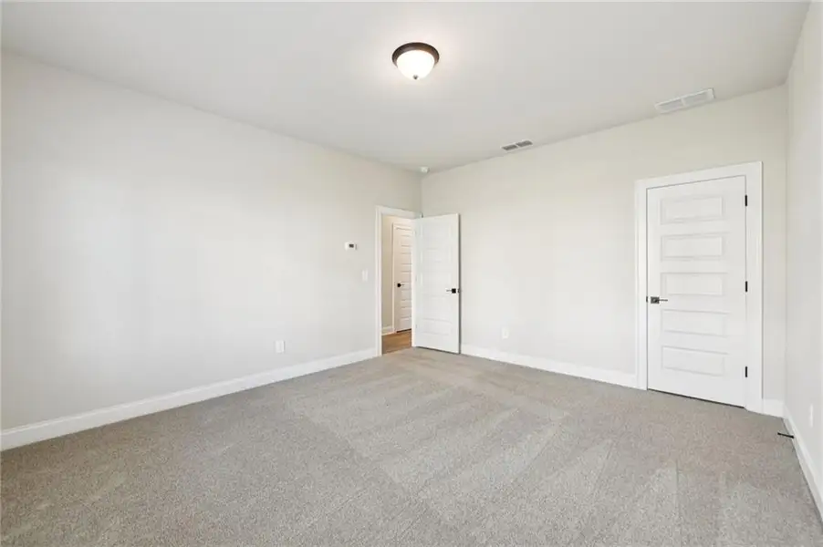 Spacious, unfurnished interior of a new home in , Lawrenceville (Image 24).