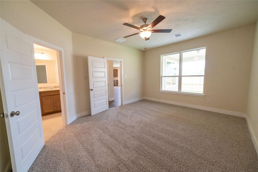 Spacious, unfurnished interior of a new home in , Brenham (Image 28). Spacious, unfurnished interior of a new home in , Brenham (Image 28).