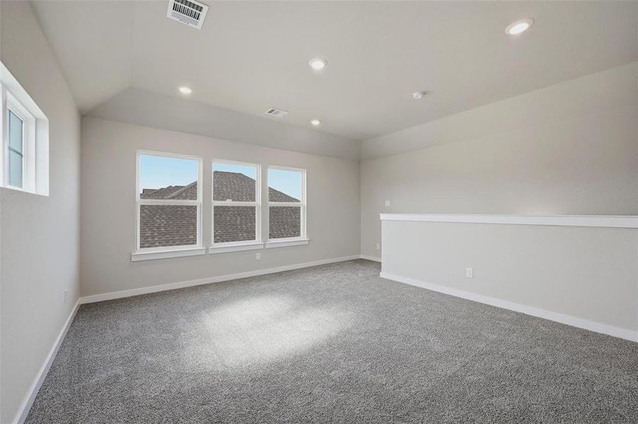 Spacious, unfurnished interior of a new home in The Preserve, Sherman (Image 27).