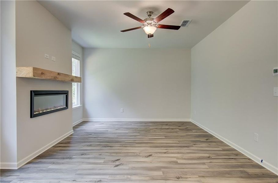 Spacious, unfurnished interior of a new home in Enclave at Evergreen, Fairburn (Image 16).